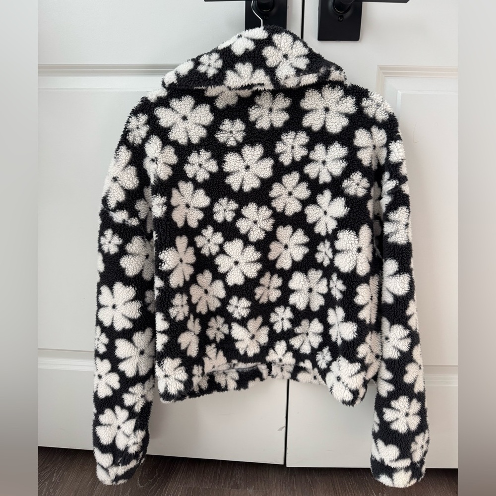 Billabong Warmed Up Floral Fleece Shacket sz Large in Black and White Flower - Picture 8 of 9
